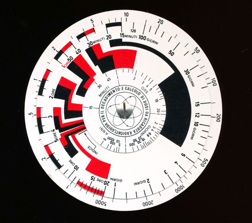 Istruzione per l'impiego del regolo calcolatore della radioattività (con  regolo ∅ 105 mm.)