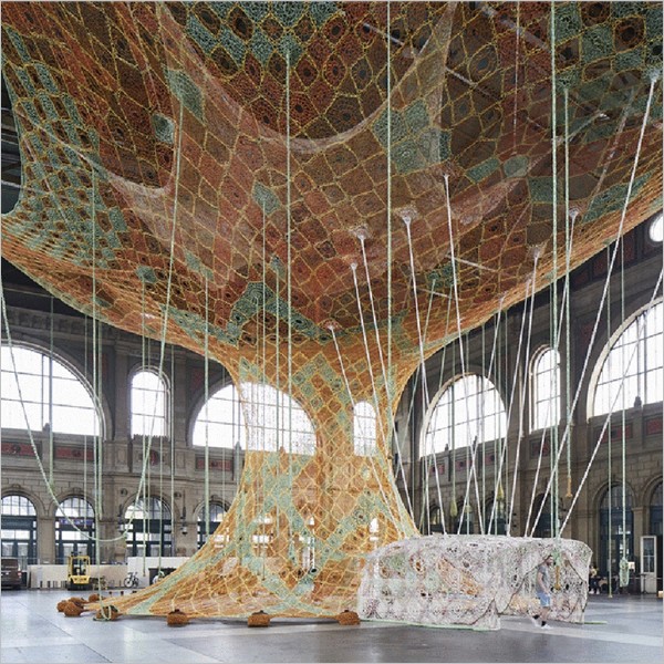 Installazione: Ernesto Neto. Gaia Mother Tree