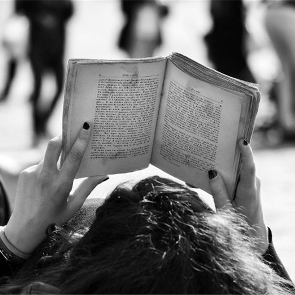 Chi legge. Fotografie di Claudio Montecucco