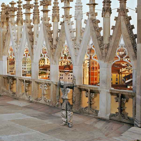 Liu Bolin. Visible invisible