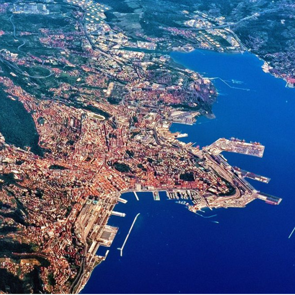 Il mito e le immagini del Porto Franco di Trieste. Conversazione di Antonio Trampus