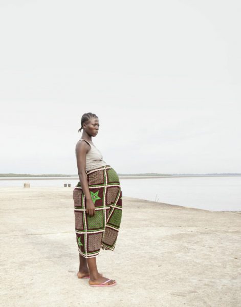 Valeria Scrilatti. Crossing the River - Donne africane in prima linea contro la mortalità materna