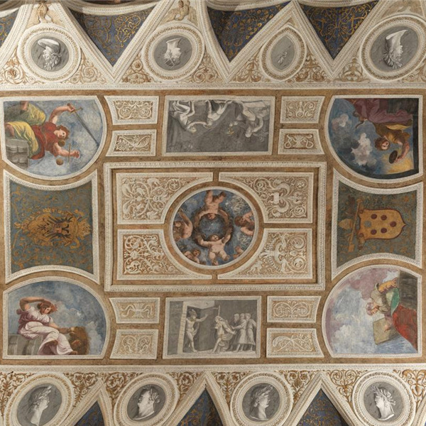 Gli affreschi e le decorazioni a stucco nella Camera del Camin Nero