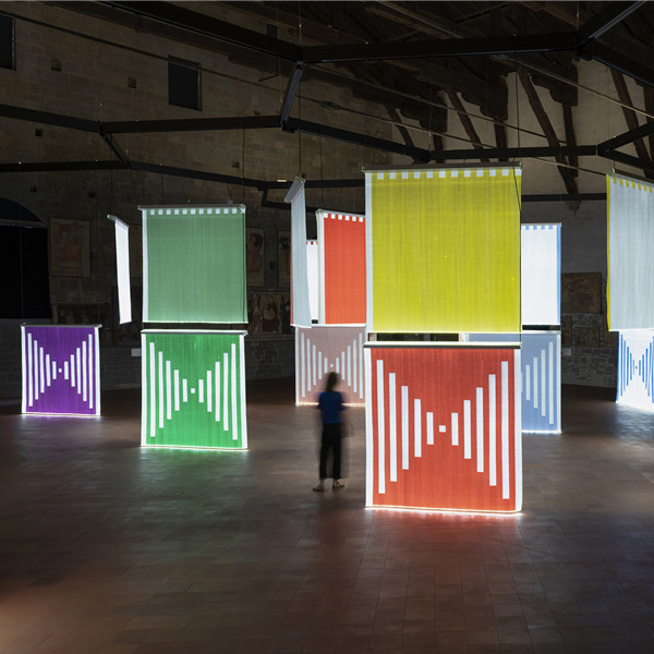 Imparare per la vita: storie di luoghi e linguaggi - Visita guidata in Piazza Vecchia e alla mostra di Daniel Buren