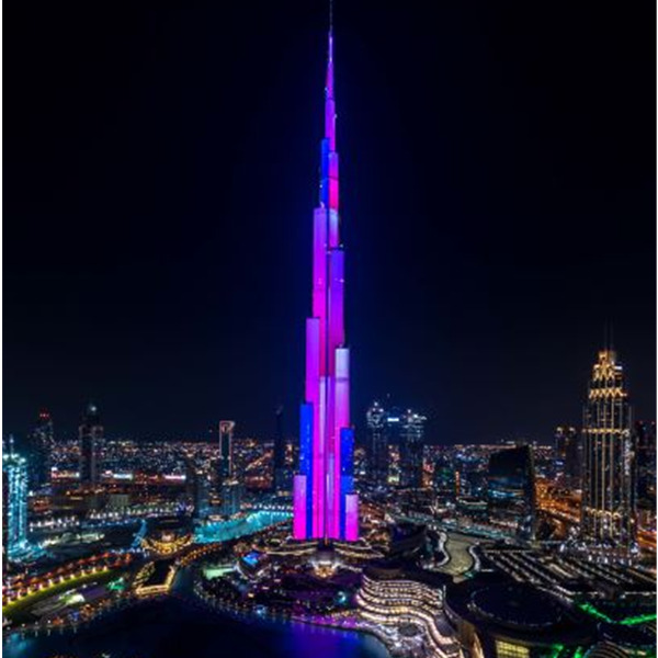 Le opere di artisti e designer di tutto il mondo illuminano l'edificio più alto del mondo: il Burj Khalifa