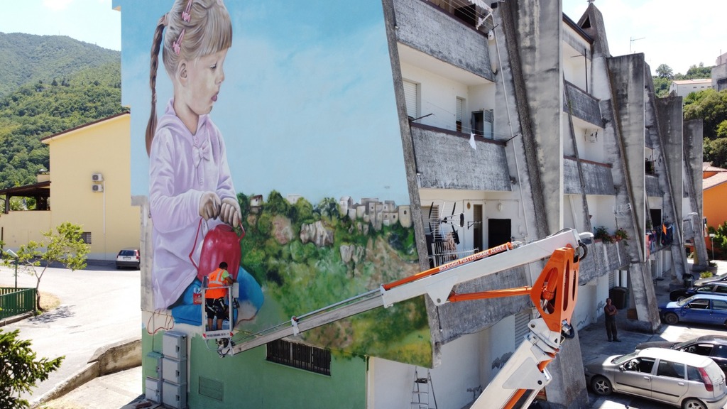 Street Art: Osa diventa Laos e ridipinge Santa Maria del Cedro