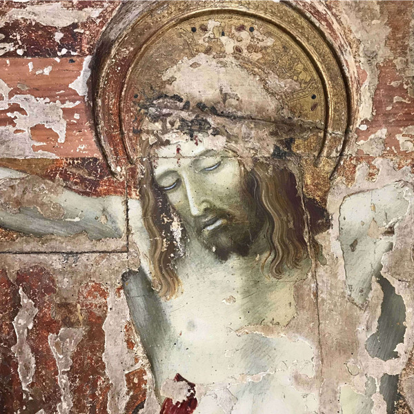 Terminata la fase preliminare del restauro della Croce del Carmine dipinta da Ambrogio Lorenzetti