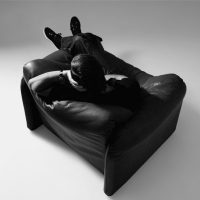 "Maralunga" il divano dallo schienale pieghevole disegnato da Vico Magistretti
