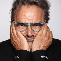 Oliviero Toscani, il fotografo della "razza umana", racconta la sua carriera attraverso una selezione di scatti