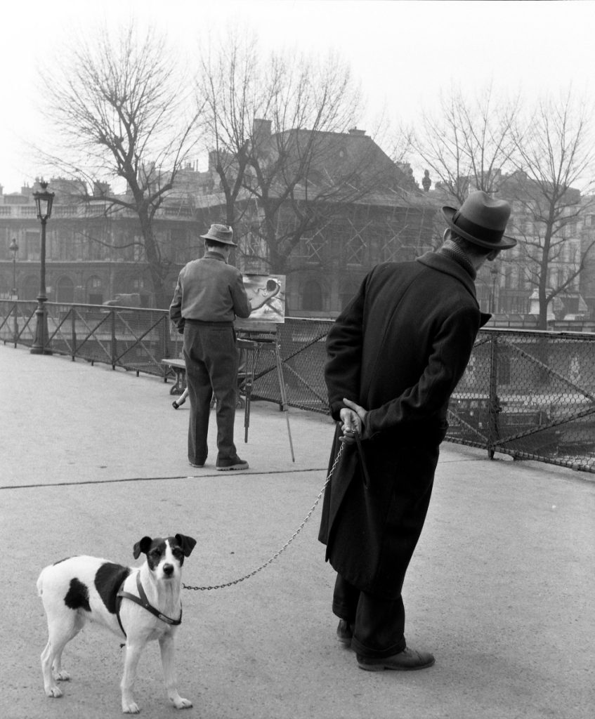 Robert Doisneau - Fox terrier au pont des Arts, 1953