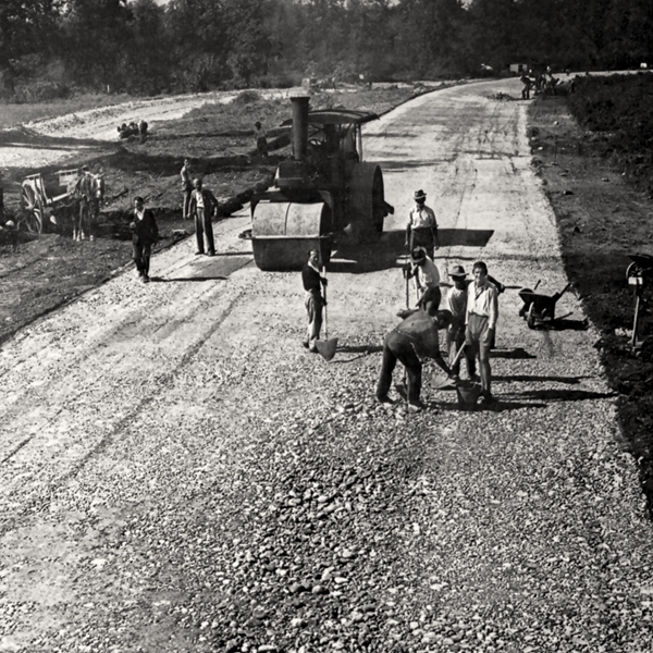 Autodromo 100. Cronache di una costruzione, quadri di una evoluzione