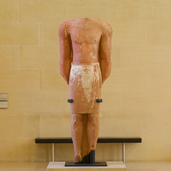 Un'antica statua monumentale lihyanita giunge al Museo del Louvre da Alula