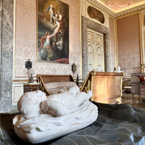 Il Piccolo Principe di Giuseppe Sanmartino esposto negli Appartamenti Reali della Reggia di Caserta