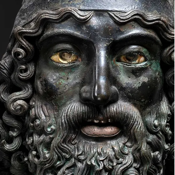 I Bronzi di Riace: un percorso per immagini. Fotografie di Luigi Spina