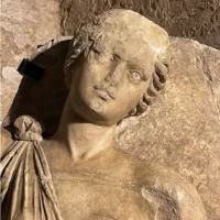 Presentazione del rilievo romano con Vittoria