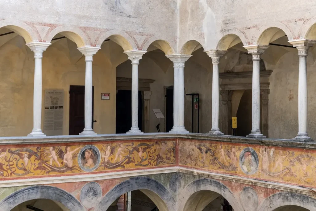 Il restauro della corte d'onore di Palazzo Besta