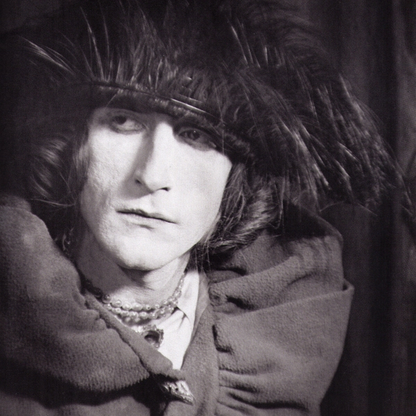 Decontestualizzare la propria identità. Rrose Sélavy: il ready made genderless di Marcel Duchamp