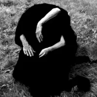 Julia Bornefeld - Nerina Toci. Nel puro nero
