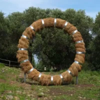 To separate the sacred from the profane. Installazione di Maria Loboda